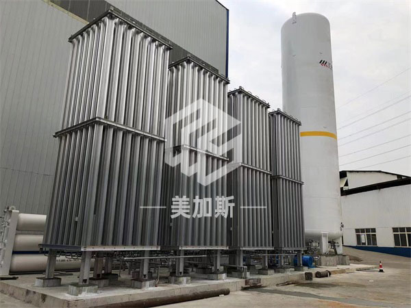 12000方高壓液氮?dú)饣究偘?jpg